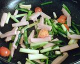 魚肉ソーセージのオリーブオイル炒め作り方3写真