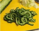 トマトとゴーヤの胡麻和え作り方1写真