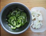 10分！豚こま・ゴーヤと玉ねぎの照り焼き炒め♪作り方1写真
