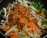 野菜たっぷり豚肉のコチュ味噌炒め♪作り方5写真