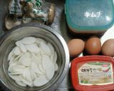 トックー☆韓国お餅のスープ☆キムチ入り作り方1写真