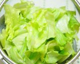 鮭フレークで簡単♪鮭マヨ・レタス炒飯作り方2写真