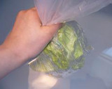 簡単！ほぼ真空で野菜を新鮮保存！！作り方3写真
