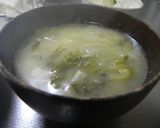 シンプル！白菜と油揚げの味噌汁作り方2写真