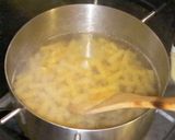 フジッリ(ツイストパスタ)にツナソース。作り方2写真