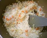 旨味たっぷり♪パエリア風☆鮭チャーハン作り方5写真