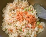 旨味たっぷり♪パエリア風☆鮭チャーハン作り方8写真