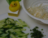 お弁当に★きゅうりとえのきの青じそ炒め！作り方1写真