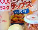 簡単！サケとポテトチップスのサラダ作り方1写真