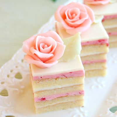 夢色パティシエール　カード　ベリーのレアチーズケーキ　ホワイトチョコの宝箱 オペラ風♪ベリーとホワイトチョコのケーキ by flan
