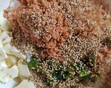 わさび菜とシャケとチーズのごまおにぎり作り方3写真