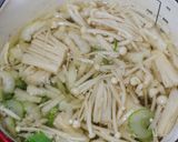 ぽかぽか♪鶏ひき肉とセロリの生姜スープ作り方3写真
