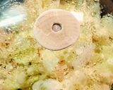 旨〜😋鶏もも肉☆キャベツにら塩麹炒め♪作り方3写真