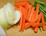 ヒガシマルうどんスープで豚肉と野菜の炒め作り方1写真