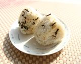 塩昆布とゴマのおにぎり♬作り方1写真