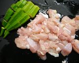 簡単！鶏とオクラの甘辛丼作り方1写真