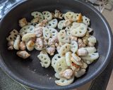 ご飯がすすむ♡蓮根と鶏もも肉の甘辛炒め作り方5写真