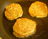 焼きさけあらほぐしとじゃが芋の落とし焼き作り方2写真