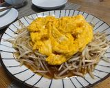 もやし炒めに卵焼きを添えて❣️作り方6写真