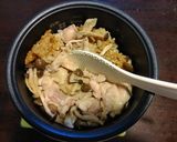 丸ごと1枚!鶏肉としめじの豪快炊き込みご飯❀作り方5写真