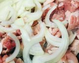 トマト缶で煮るチーズポークカレー作り方1写真