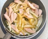 魚肉ソーセージと玉ねぎの粒マスケチャップ炒め作り方3写真