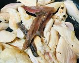 鶏肉＆キノコのアンチョビー炒めチーズ添え作り方1写真