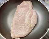 フライパンで鶏ムネ肉のレモン蒸し作り方3写真