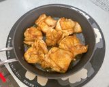 鶏肉のスパイス漬けとオリーブのレモン炒め作り方3写真