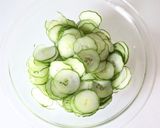 【キュウリとワカメのすしのこ和え】酢の物作り方1写真