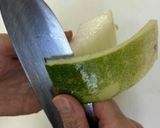 朝の1品にも！冬瓜とオクラの味噌汁作り方3写真