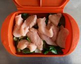 鶏胸肉と小松菜のわさび蒸しサラダ作り方2写真