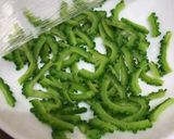 保存版✅切ったゴーヤを長持ちさせる冷蔵＆冷凍保存作り方1写真