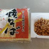 *簡単♪納豆と卵のソース焼きそば*作り方1写真