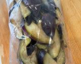 塩揉みナスと鶏胸肉のサッパリりんご酢炒め作り方2写真