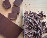 材料4つ スパイスチョコスフレ作り方1写真