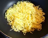 生ニラ焼きそば鮒寿司の飯風味　ハーブ添え作り方5写真