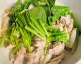 鶏もも肉とほうれん草、きのこのパスタ🍝作り方4写真