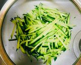 トマトときゅうりとクラゲの冷菜作り方2写真