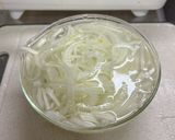 玉ねぎとさば水煮缶のマヨネーズサラダ作り方1写真