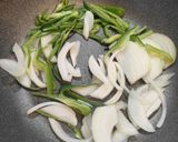 ウインナーとピーマンのおかず揚げ入り梅おかか炒め作り方2写真