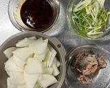 大根と鯖缶のピリ辛煮作り方1写真