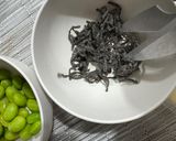 子どもが喜ぶ♪枝豆チーズの塩昆布おむすび作り方1写真