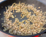 鶏もも粗挽き肉とごぼうの甘辛炒め作り方3写真
