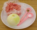 ベジ♪たまねぎたっぷり!簡単ハンバーグ作り方1写真
