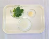 【離乳食中期】チンゲン菜粥作り方1写真