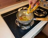 彼氏が作る『カニカマと鶏肉の白だし雑炊』作り方7写真