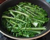 大根葉とベーコンの風味炒め作り方2写真