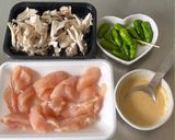 ささみと舞茸とししとうの味噌マヨ炒め作り方1写真