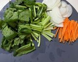 【簡単副菜】小松菜・ニラ・豆腐の和風卵スープ作り方1写真